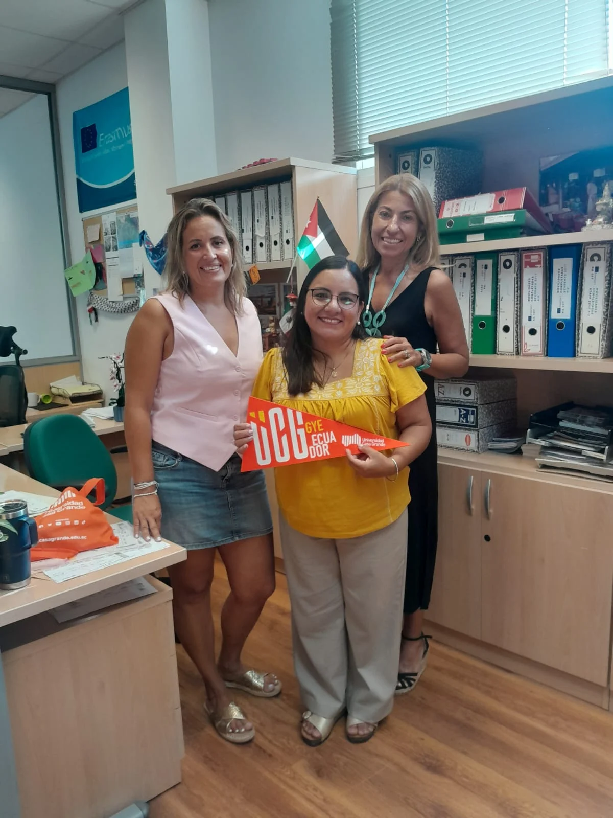 Denisse - UMA con equipo internacional